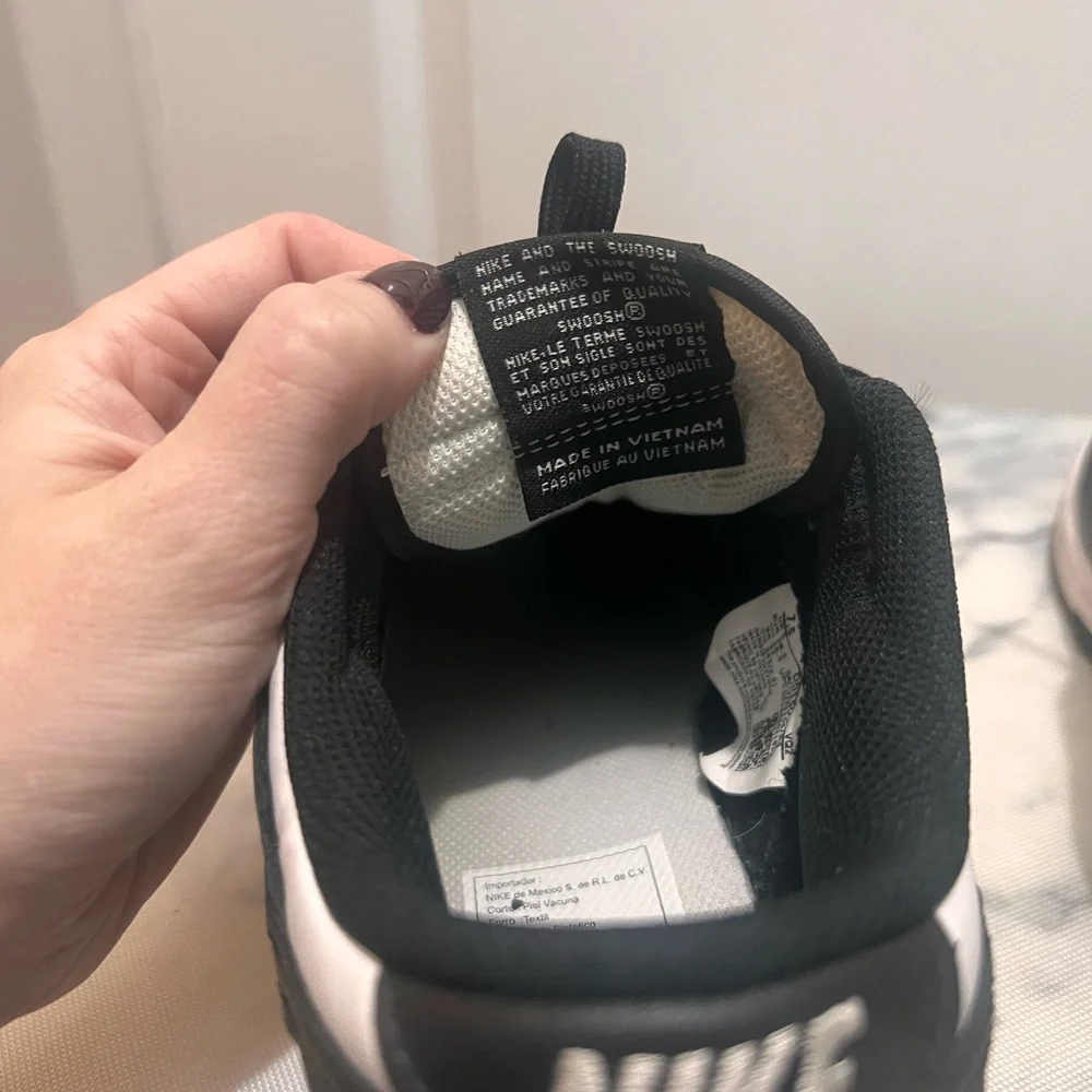 Nike women’s low dunk retro style “Pandas” - Picture 7 of 7